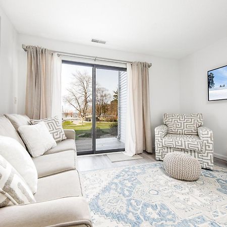 Gorgeous 2 Bedroom Lake View Condo Traverse City Exteriör bild