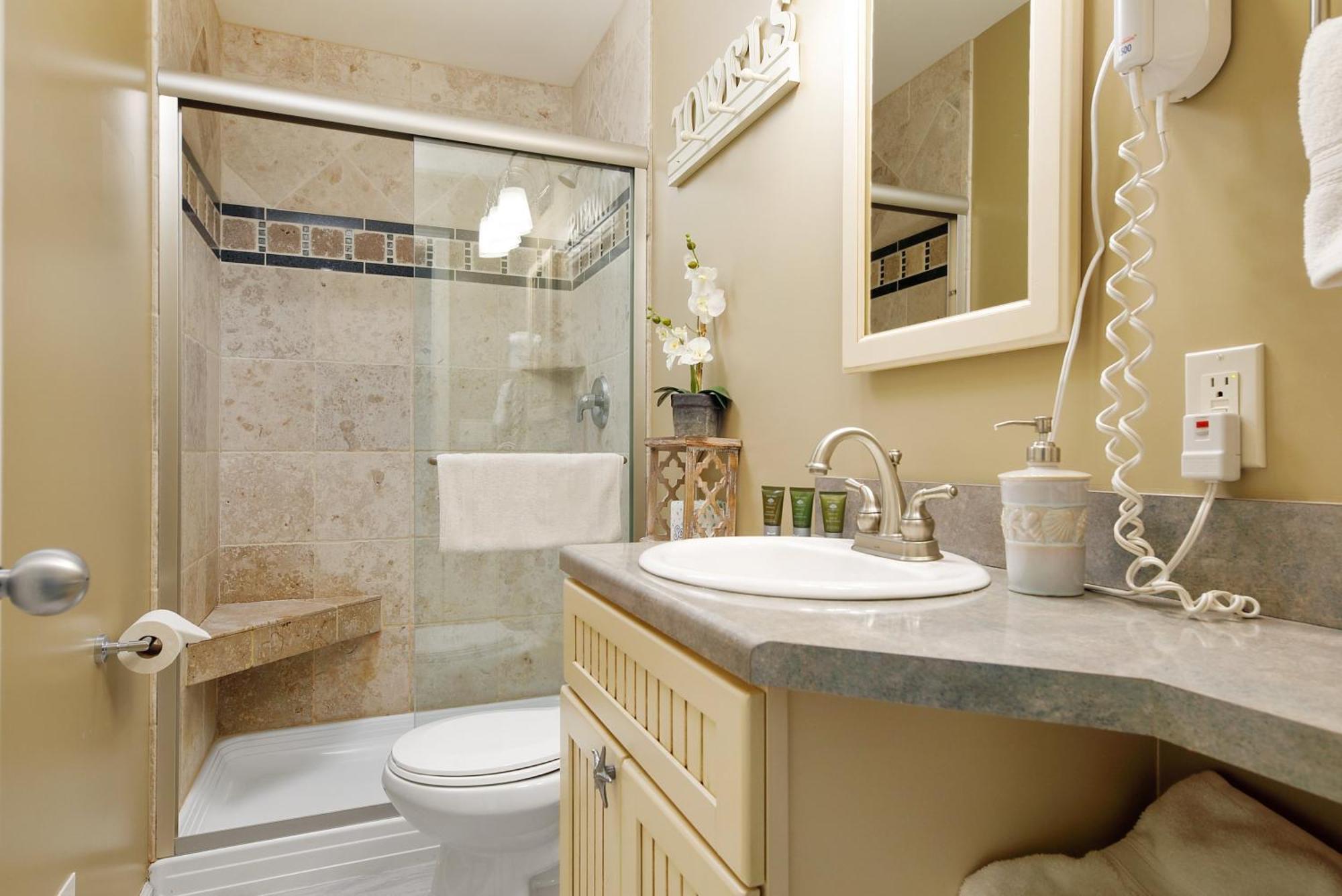 Gorgeous 2 Bedroom Lake View Condo Traverse City Exteriör bild